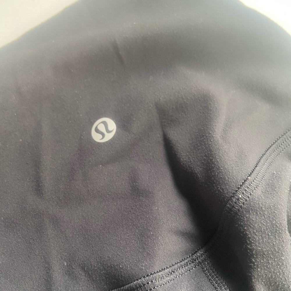 Good condition Lululemon leggings 
Size: 0
Good condition